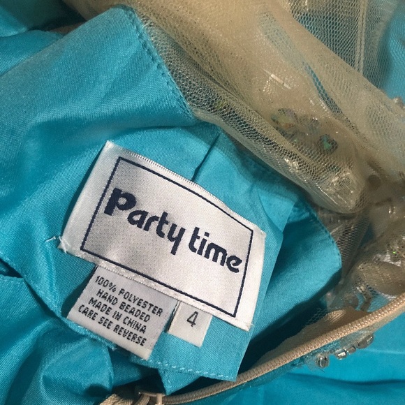 Dress - Picture 3 of 4